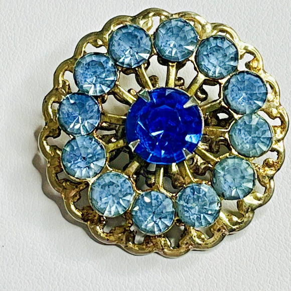 VINTAGE Pin Brooch Blue Rhinestones Circle Gold Tone Filagree Art Deco - Picture 1 of 7